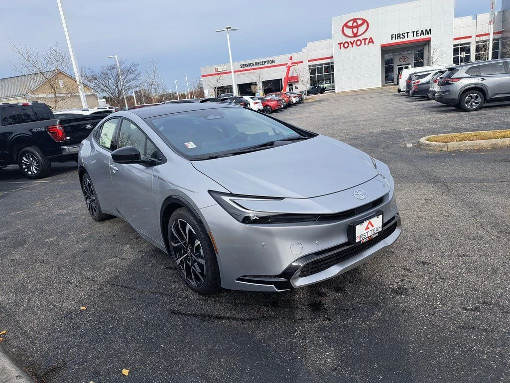 2026 Toyota Prius Plug-in Hybrid XSE - Photo 4