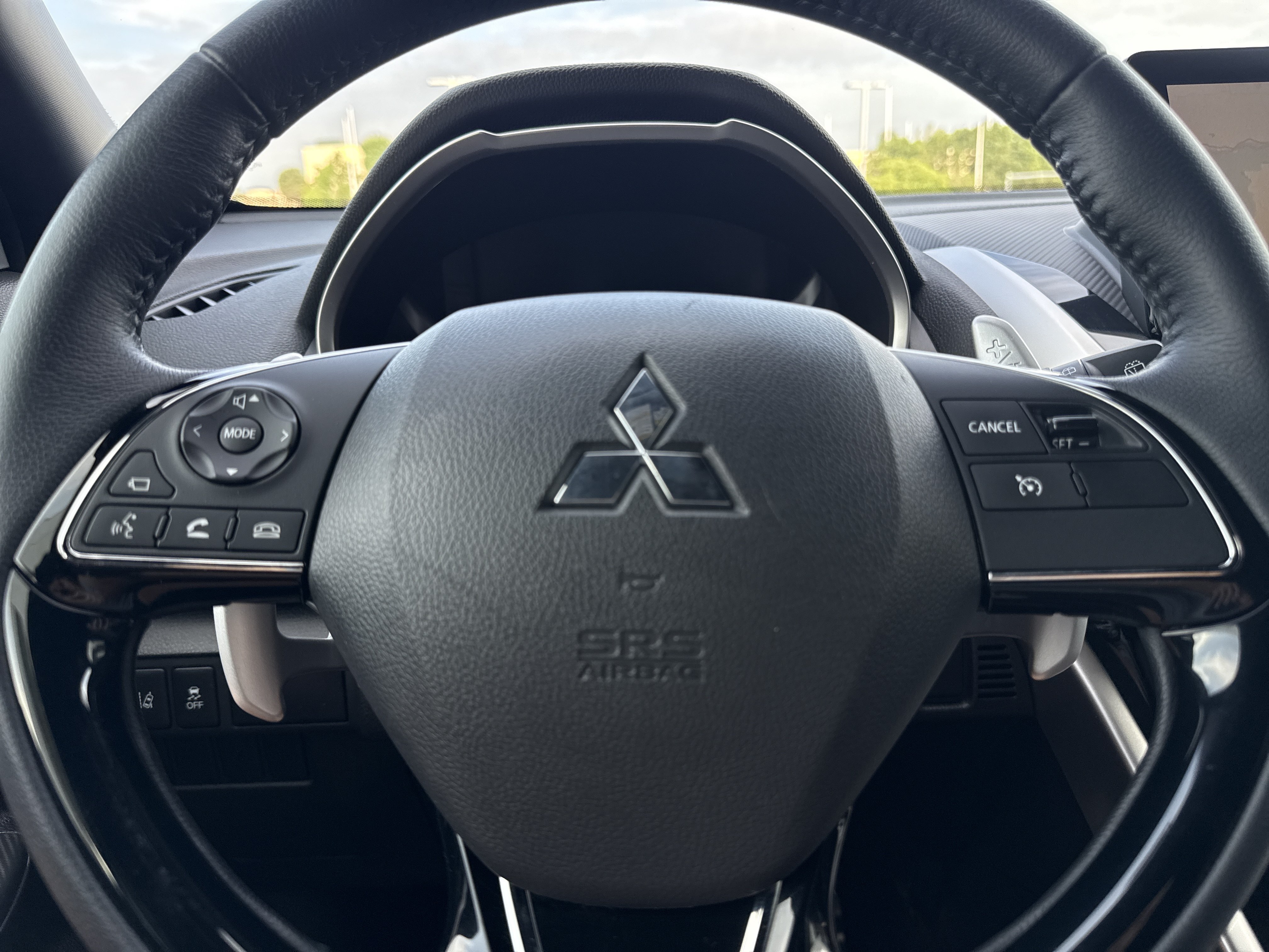Used 2022  Mitsubishi SE image 23