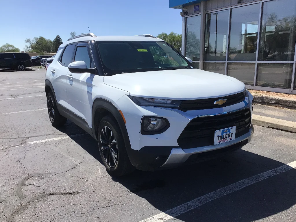 Used 2022 Summit White Chevrolet LT image 2