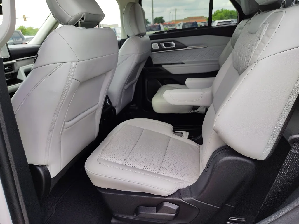 Used 2025 Star White Ford Platinum image 12