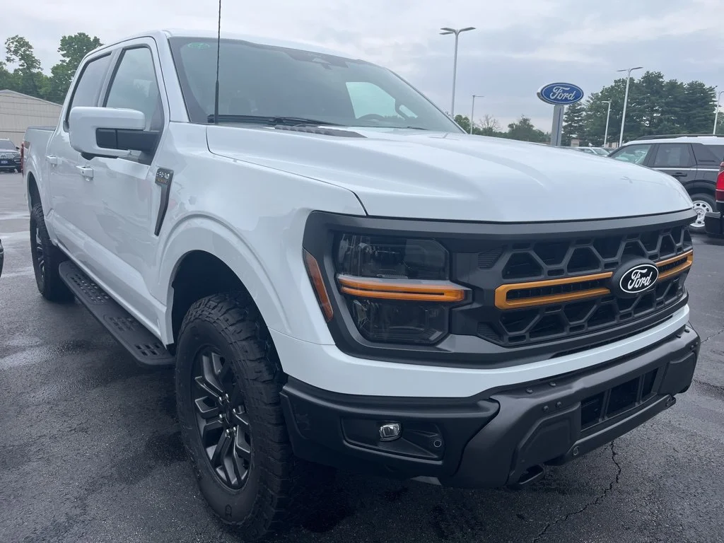 New 2025 Oxford White Ford Tremor® image 6