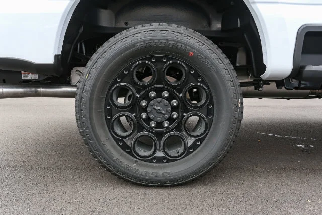 New 2027 Oxford White Ford XLT image 13