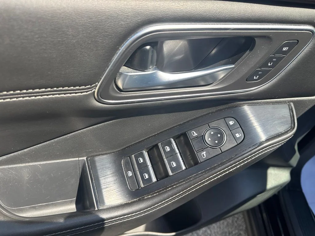 Used 2021 Black Nissan SL image 12
