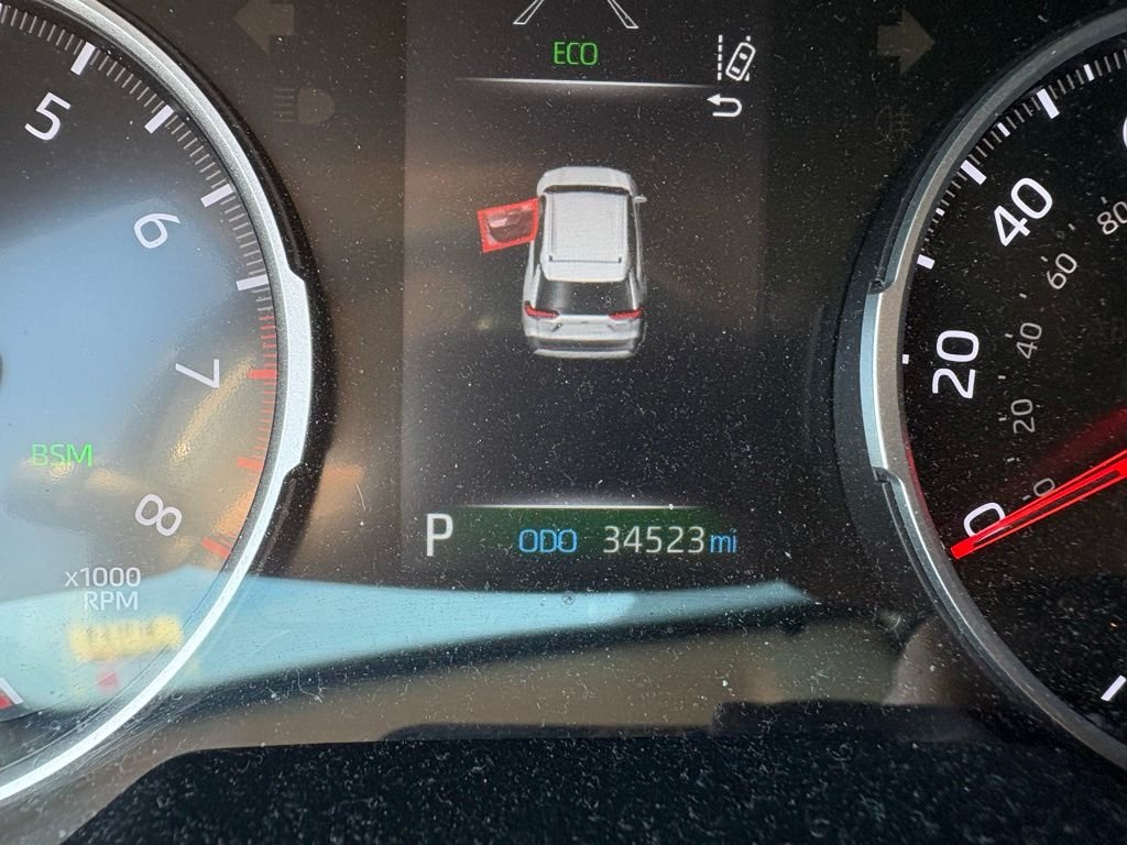 Used 2021 Silver Toyota XLE image 11