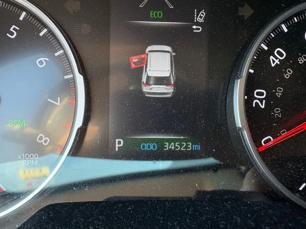 Used 2021 Silver Toyota XLE image 11