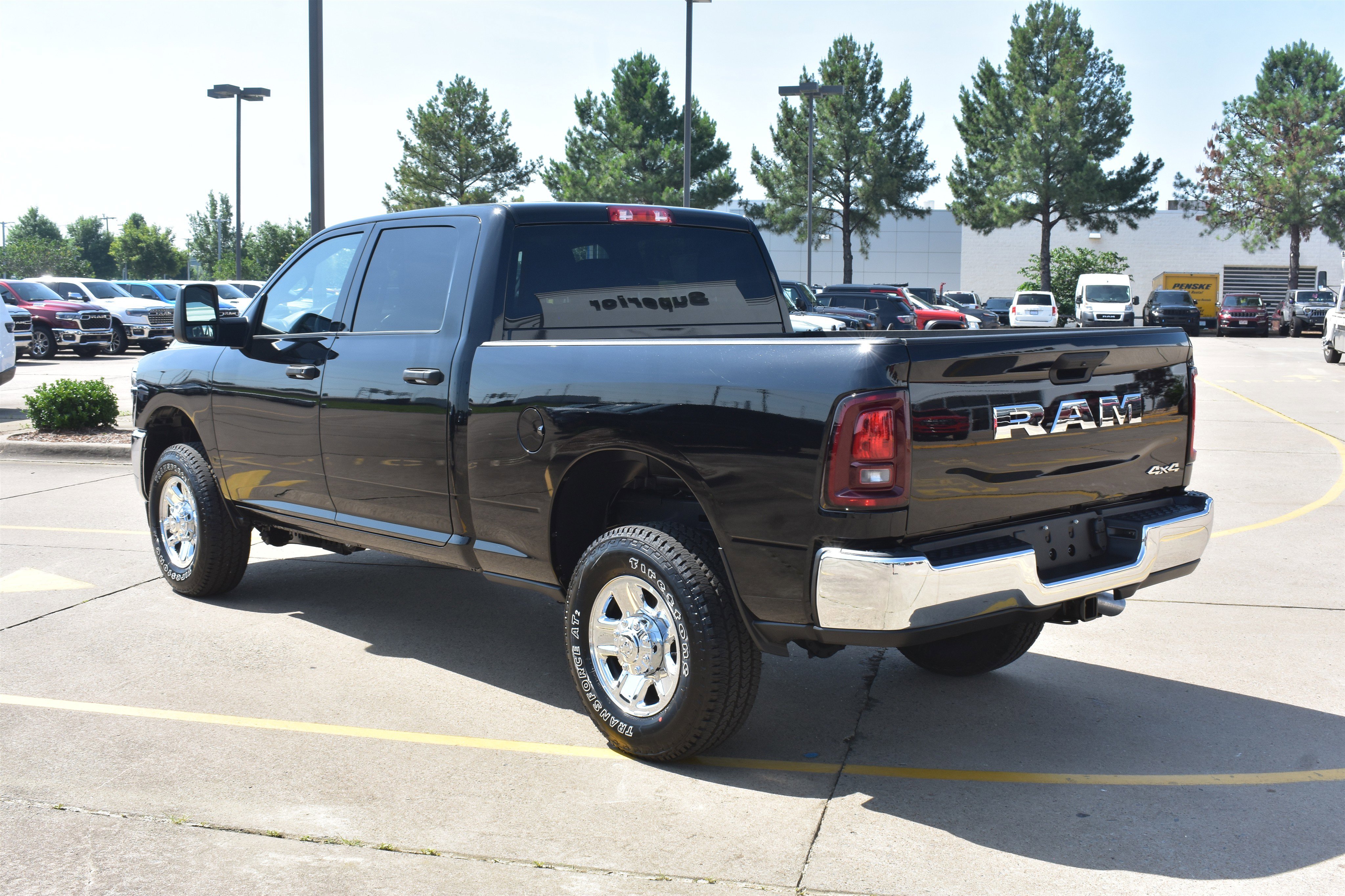 New 2026 Diamond Black Crystal Pearl-Coat Exterior Paint RAM Tradesman image 8