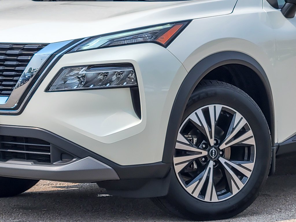 Used 2023 Pearl White Tricoat Nissan SV image 3