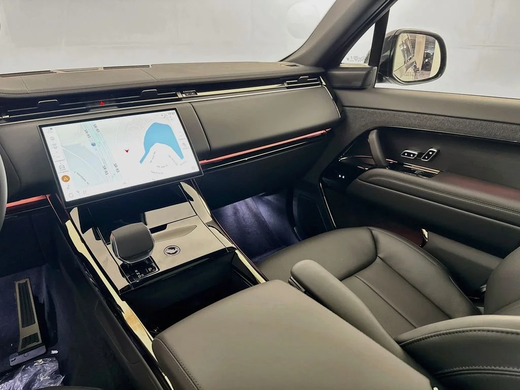 New 2026 Carpathian Grey Land Rover Dynamic SE image 24