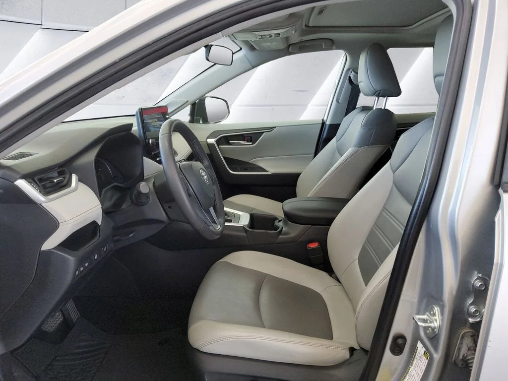 Used 2023 Silver Toyota XLE Premium image 7