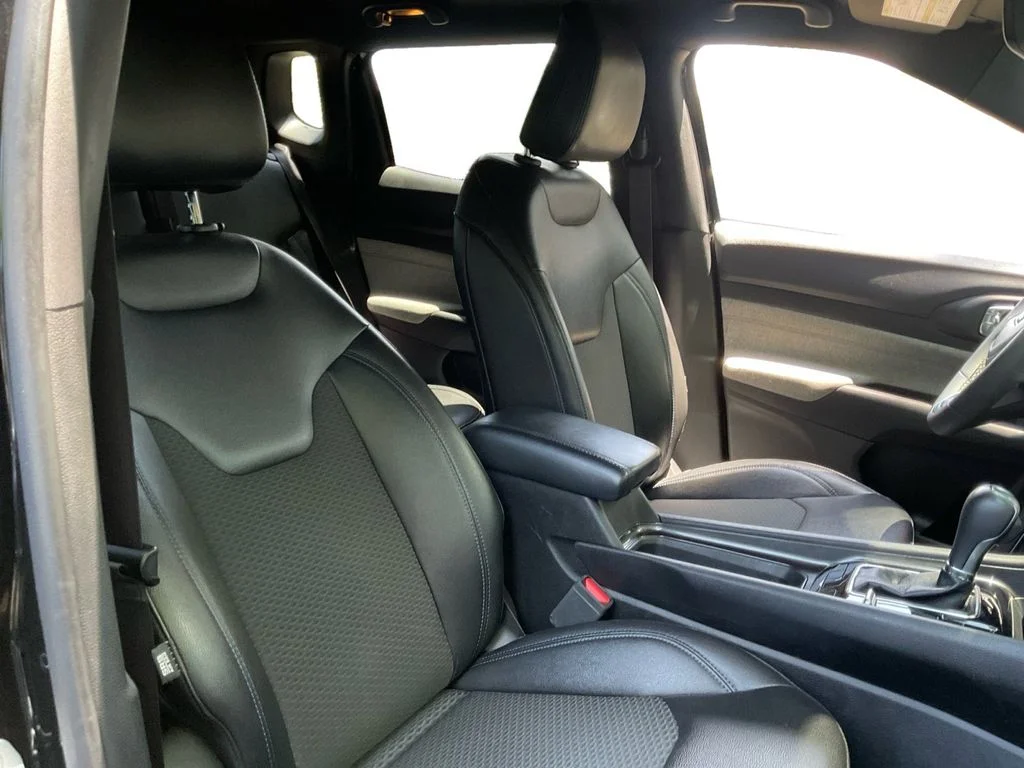 Used 2024 Black Jeep Latitude image 27