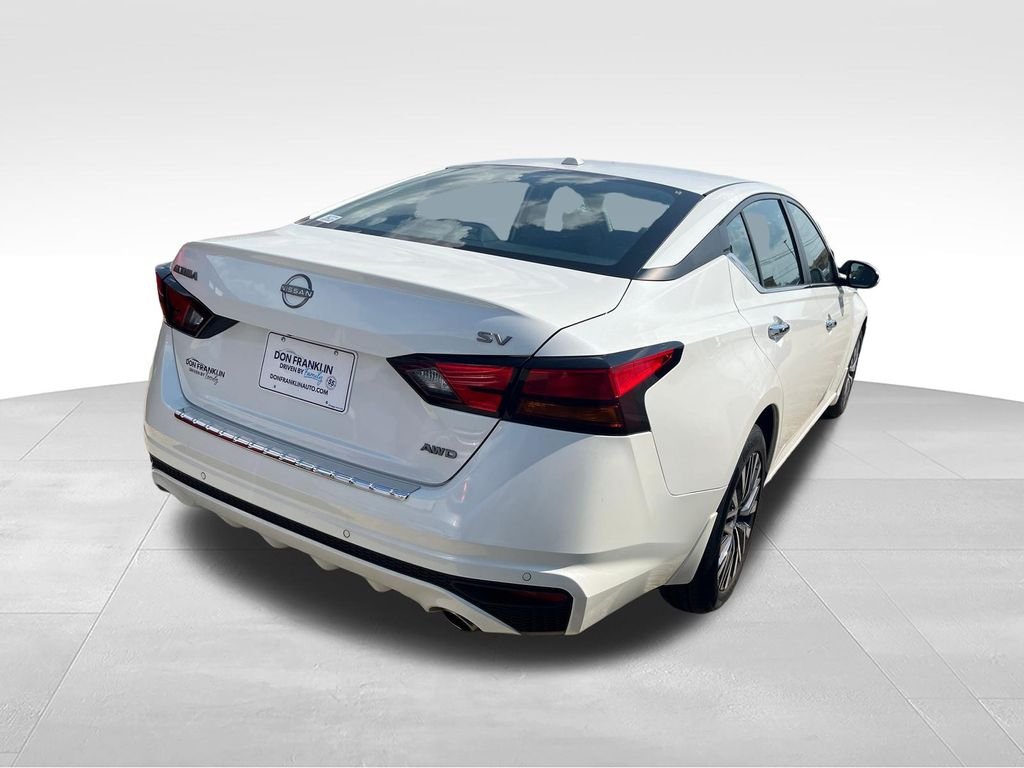 Used 2023 White Nissan 2.5 SV image 5
