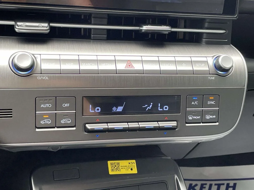New 2026 White Hyundai SEL Premium image 27