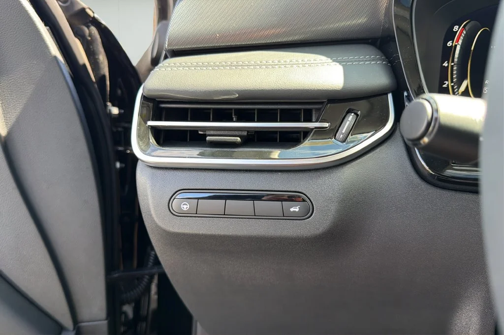 New 2027 MINERAL BLACK INFINITI Luxe FWD image 29