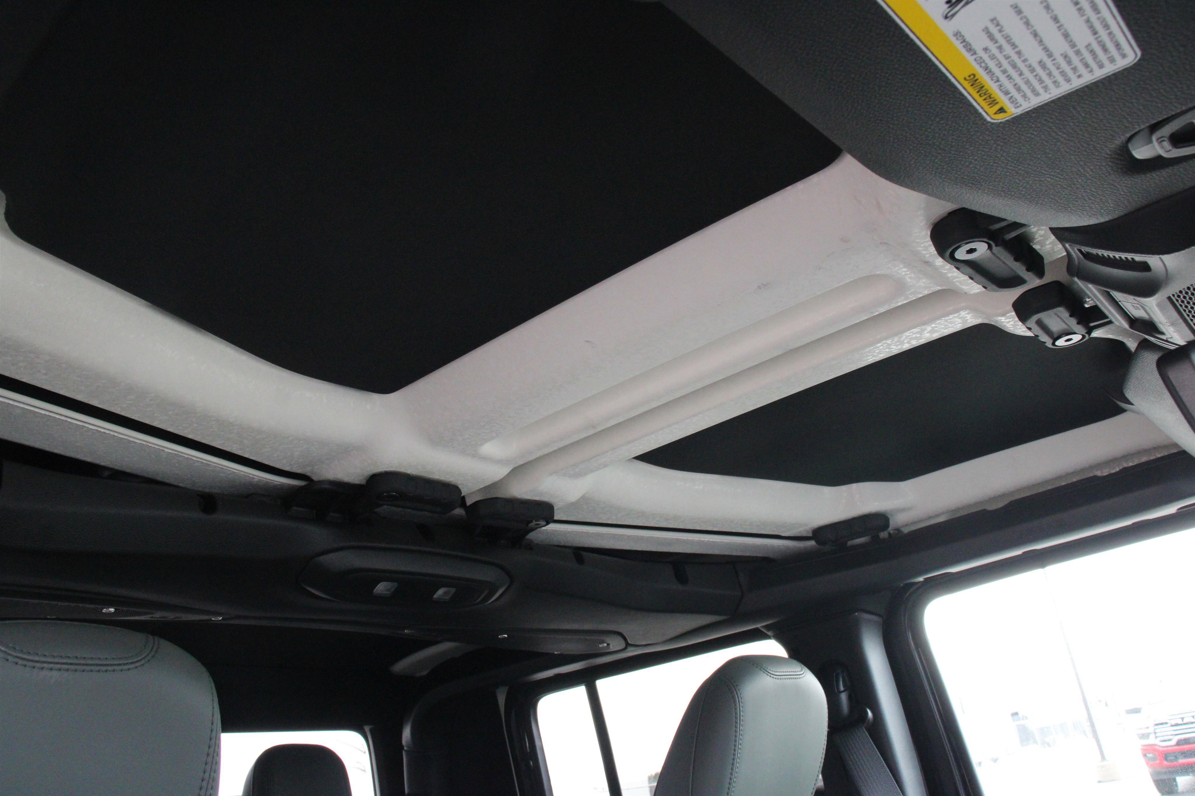 New 2026 Black Clear-Coat Exterior Paint Jeep Mojave X image 29
