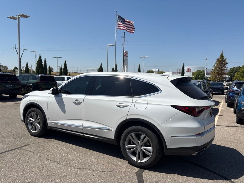 Used 2025  Acura Base image 5