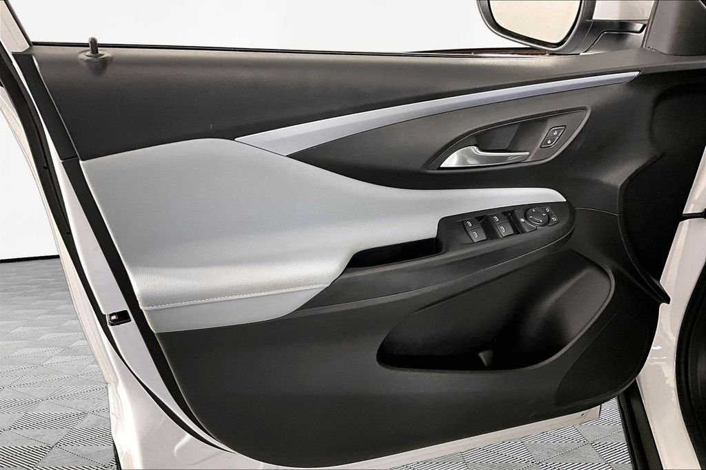 Used 2024 White Buick Preferred image 19