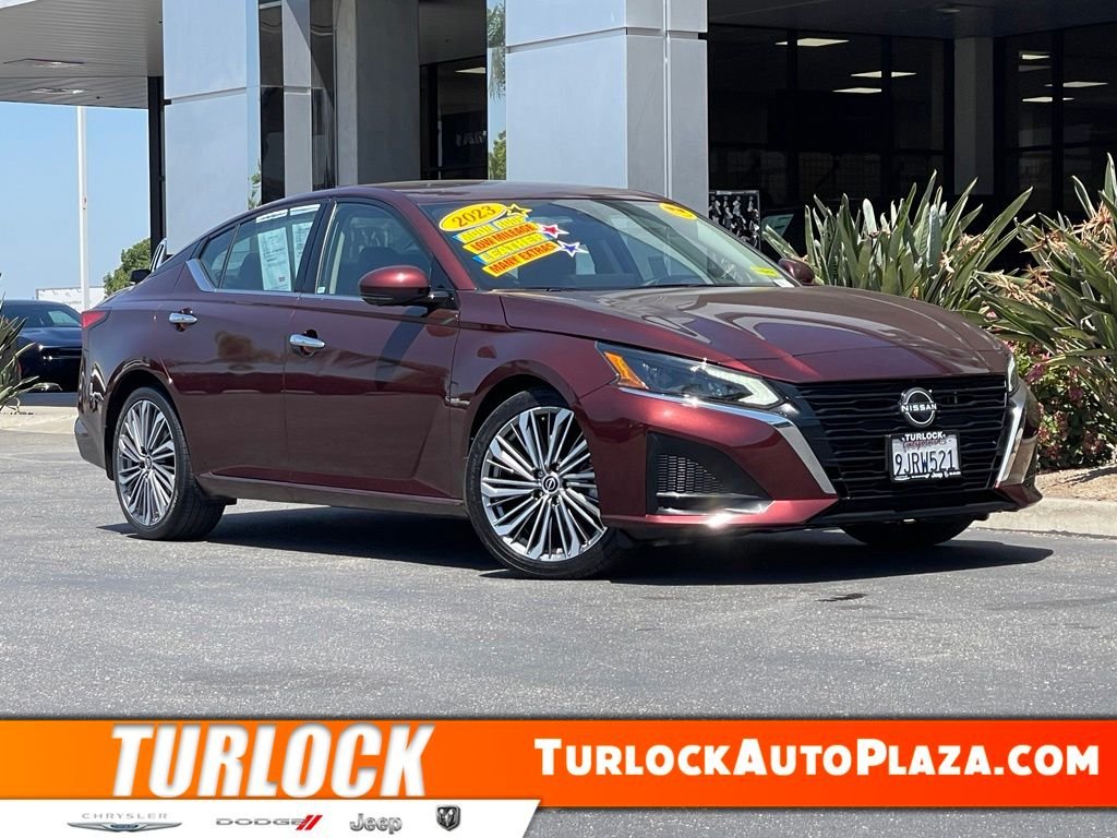 Used 2023 Red Nissan 2.5 SL image 1