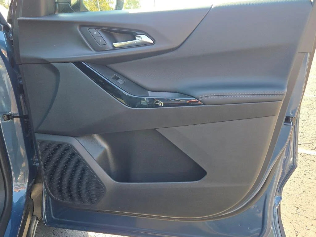 2027 Chevrolet Equinox LT - Photo 7
