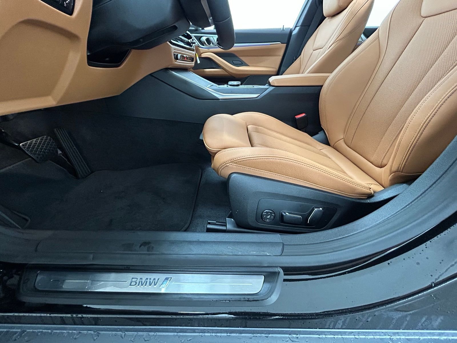 New 2026 Black Sapphire Metallic BMW xDrive40 image 54