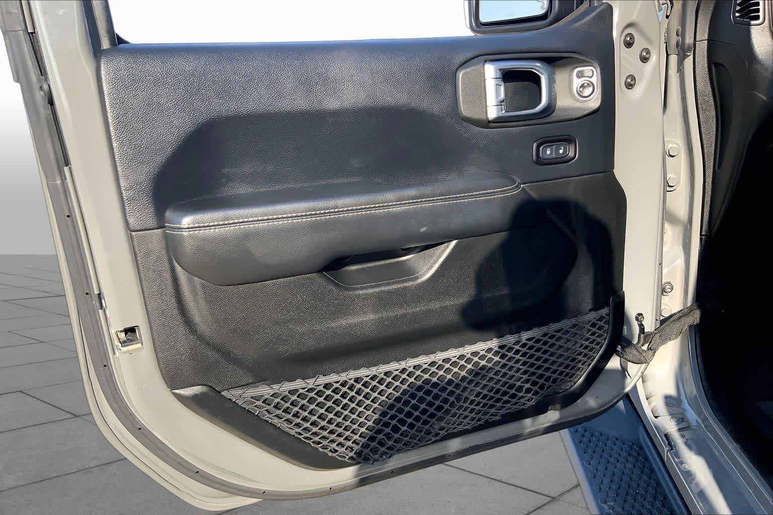 Used 2018 Sting-Gray Clearcoat Jeep Sahara image 21