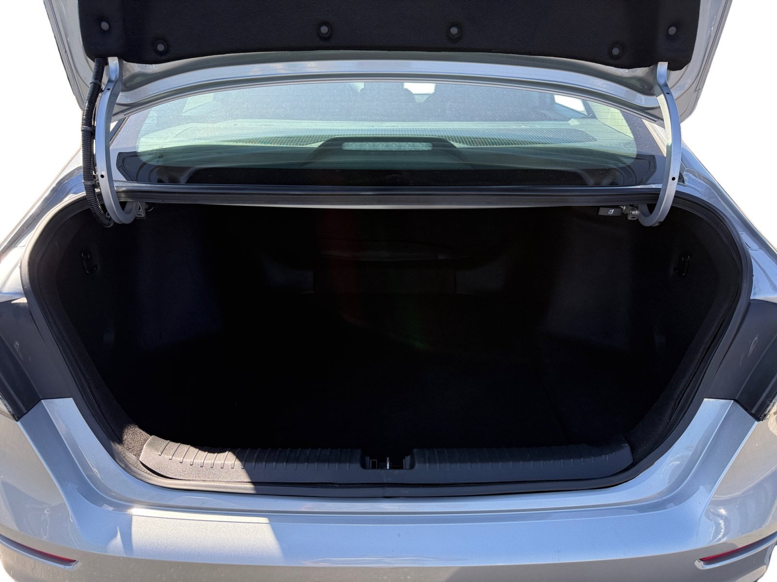 Certified Used 2023 Lunarsilver Honda LX image 17