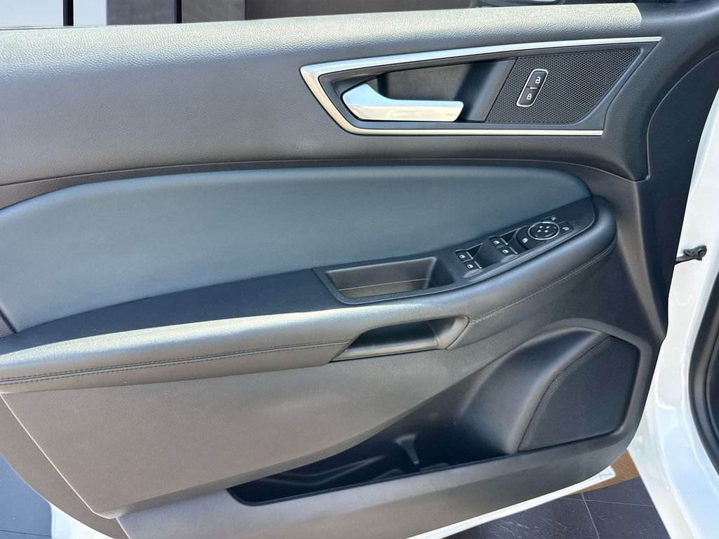 Used 2022 Oxford White Ford SEL image 24