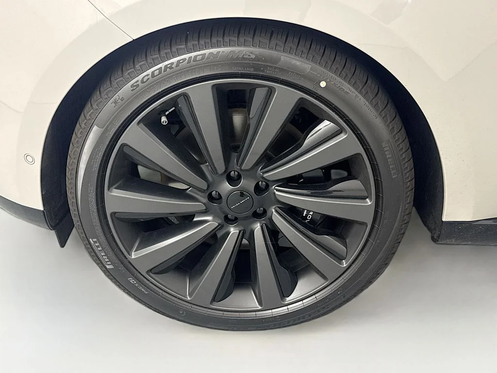 New 2026 Borasco Grey Land Rover SV image 32