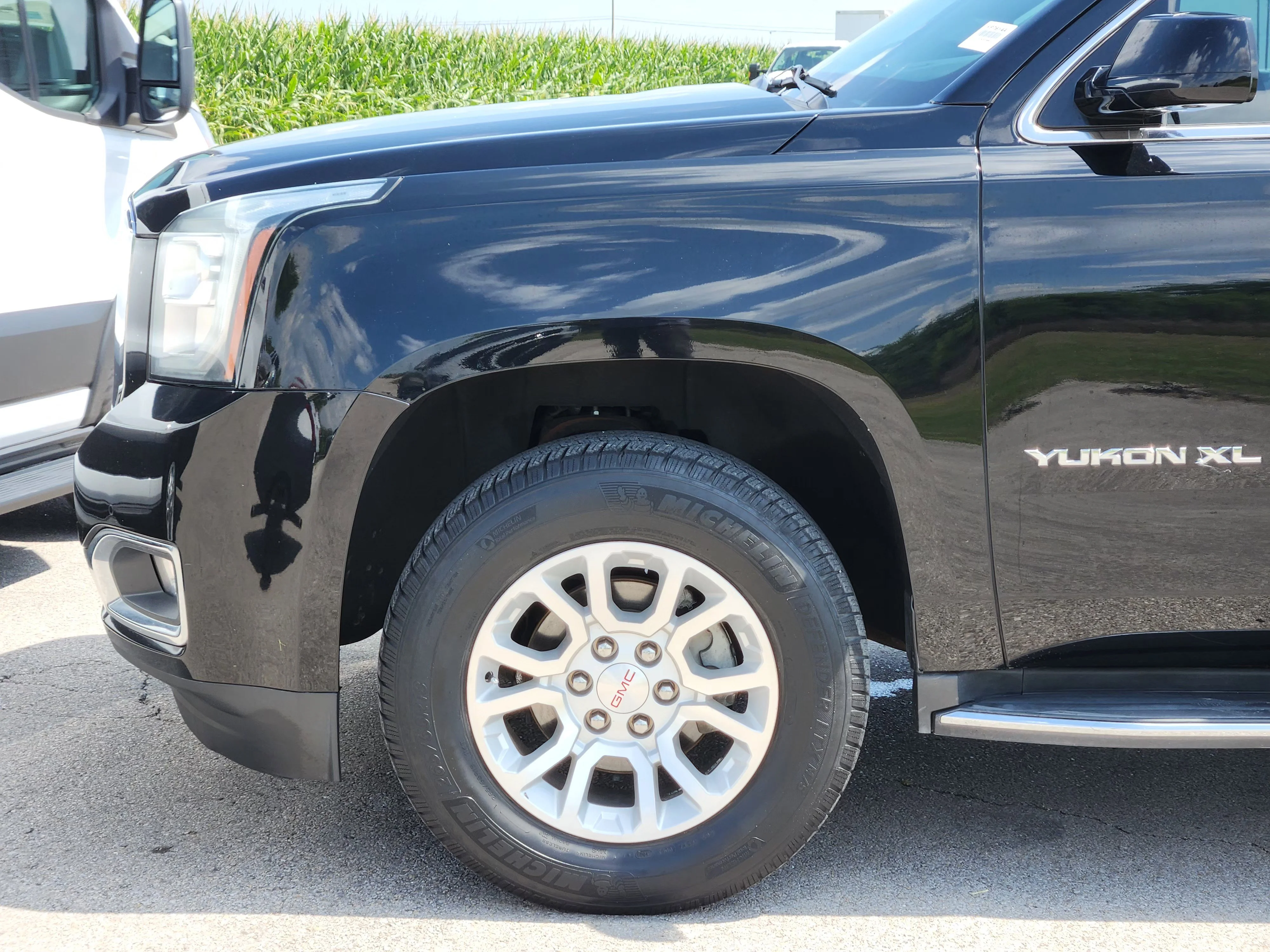 Used 2018 Onyx Black GMC SLT image 9