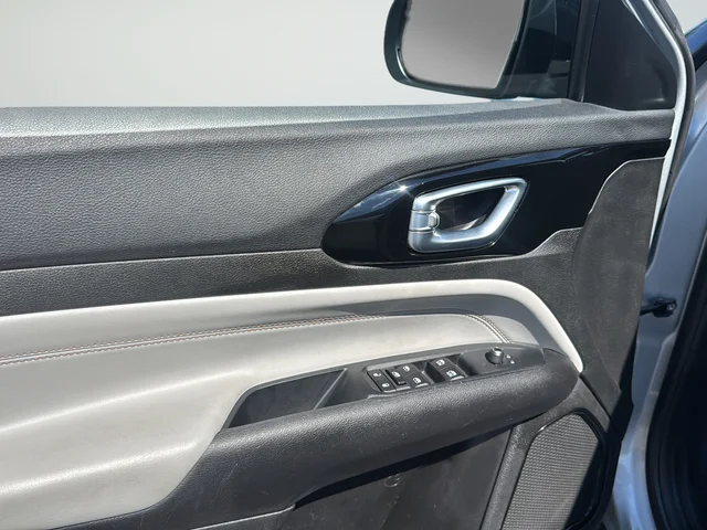Used 2025 Silver Jeep Limited image 24