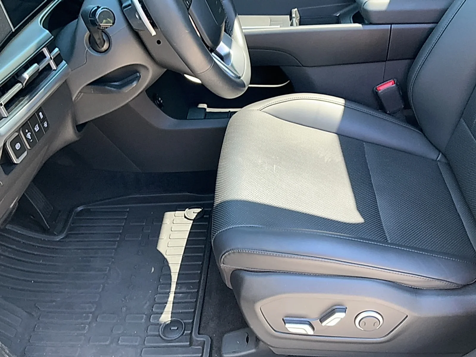 Used 2024 Phantom Black Hyundai XRT image 14
