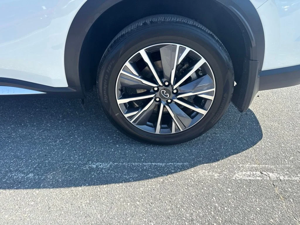 Used 2026 White INFINITI LUXE image 29