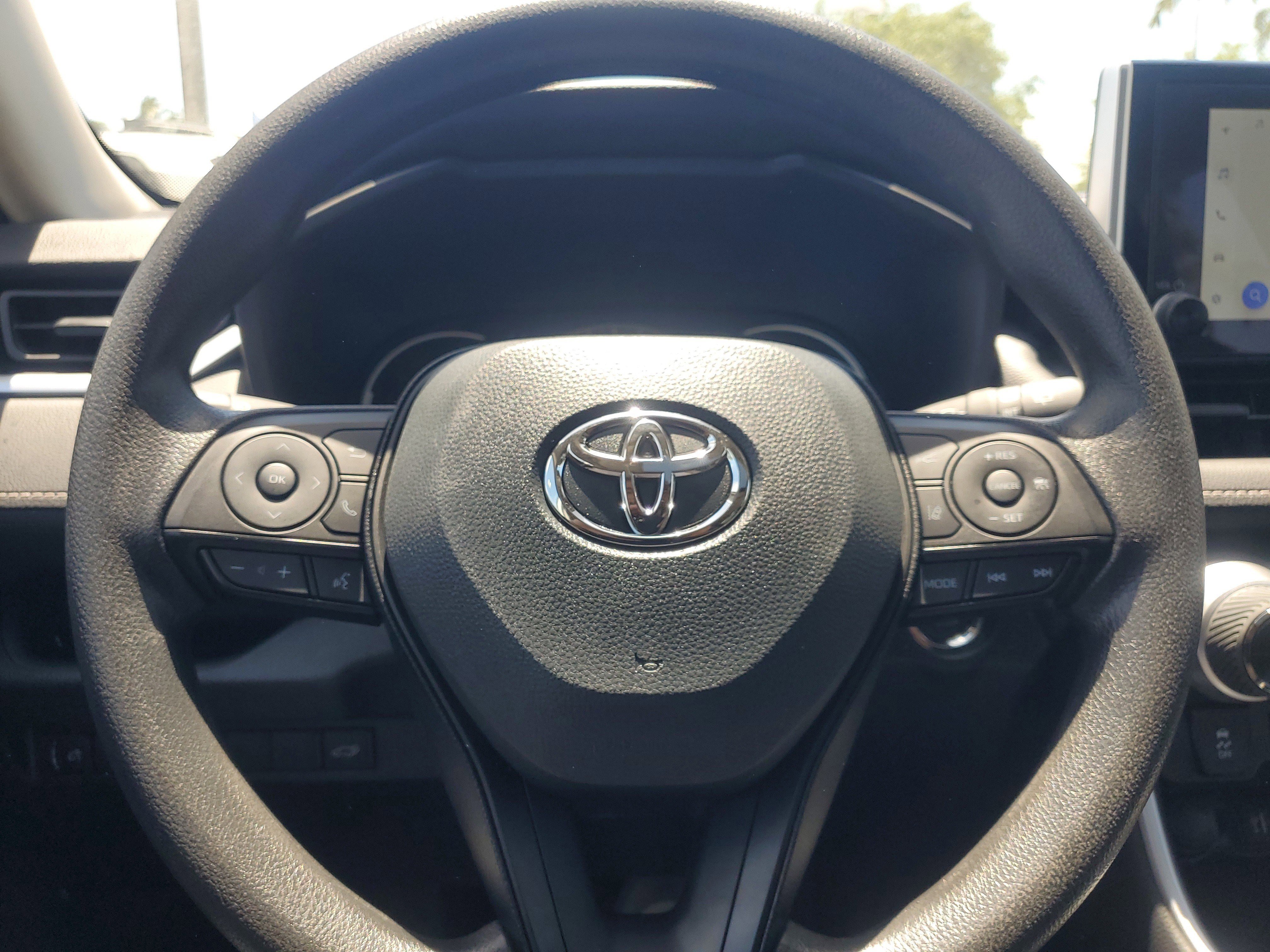 Used 2025 Ice Toyota XLE image 22