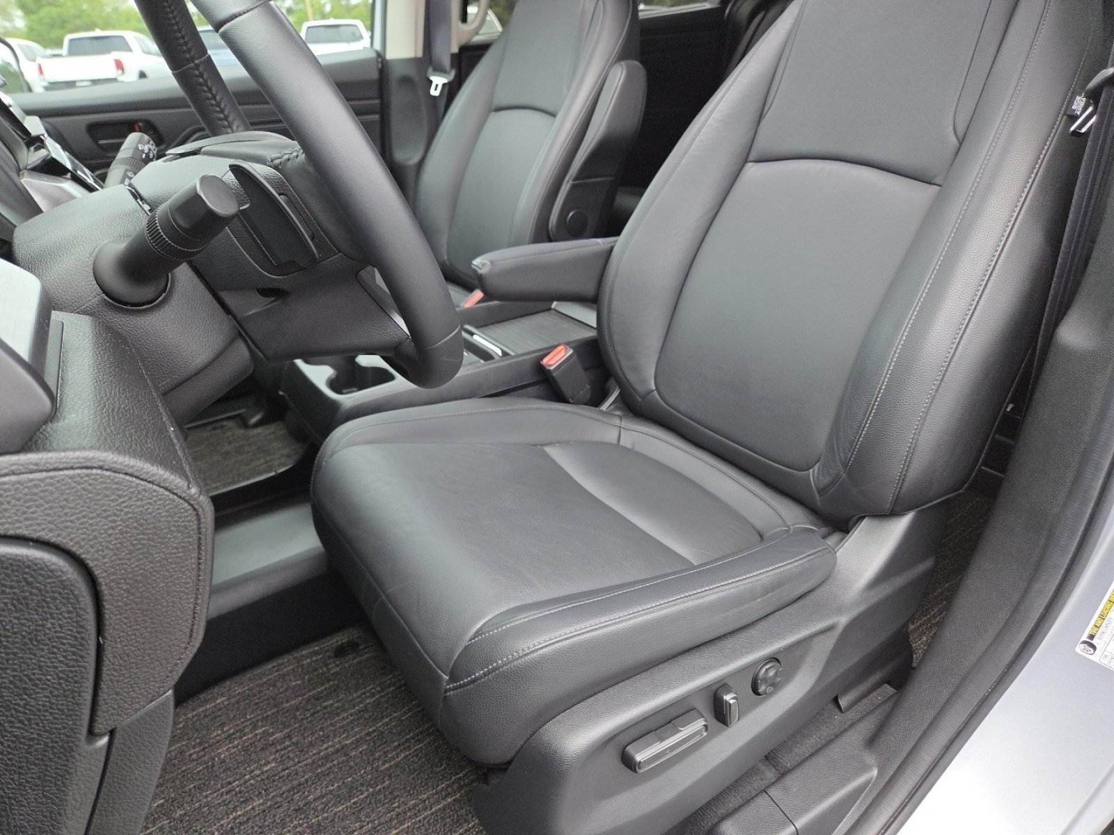 Used 2025 Solar Silver Metallic Honda EX-L image 29