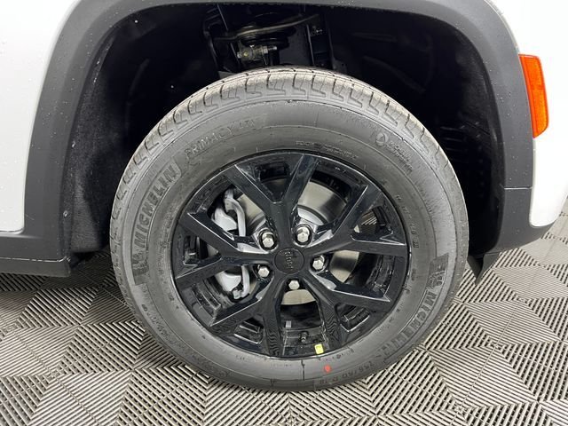 New 2026 Bright White Clear-Coat Exterior Paint Jeep Altitude image 5