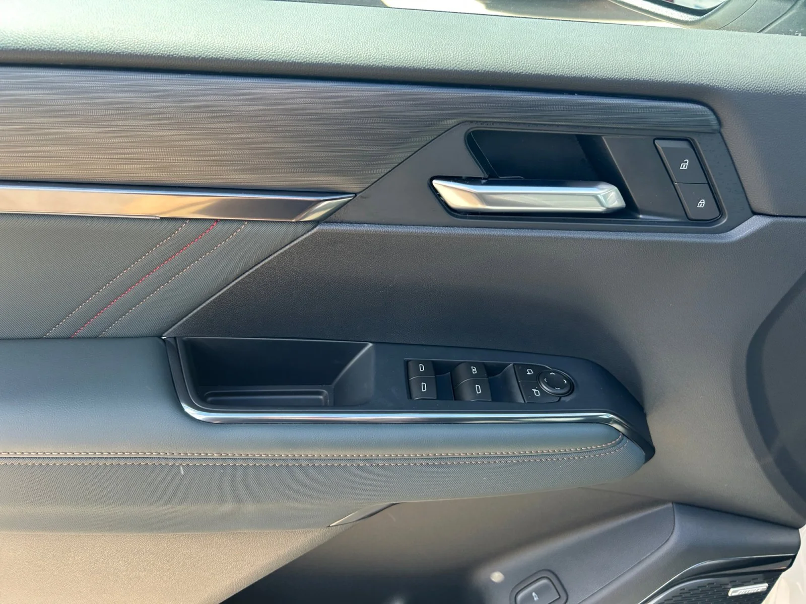 New 2026 Summit White GMC AT4 AWD image 17