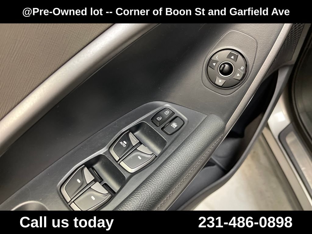 Used 2014 Gray Hyundai Base image 16