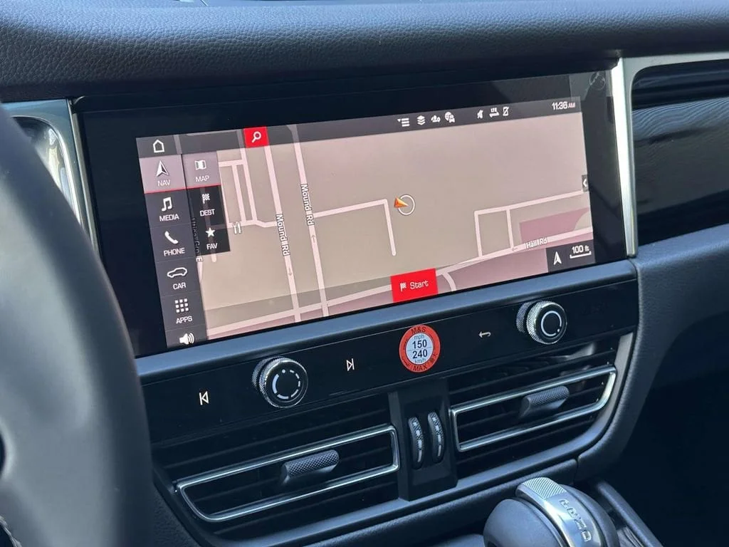 2026 Porsche Macan - Photo 24