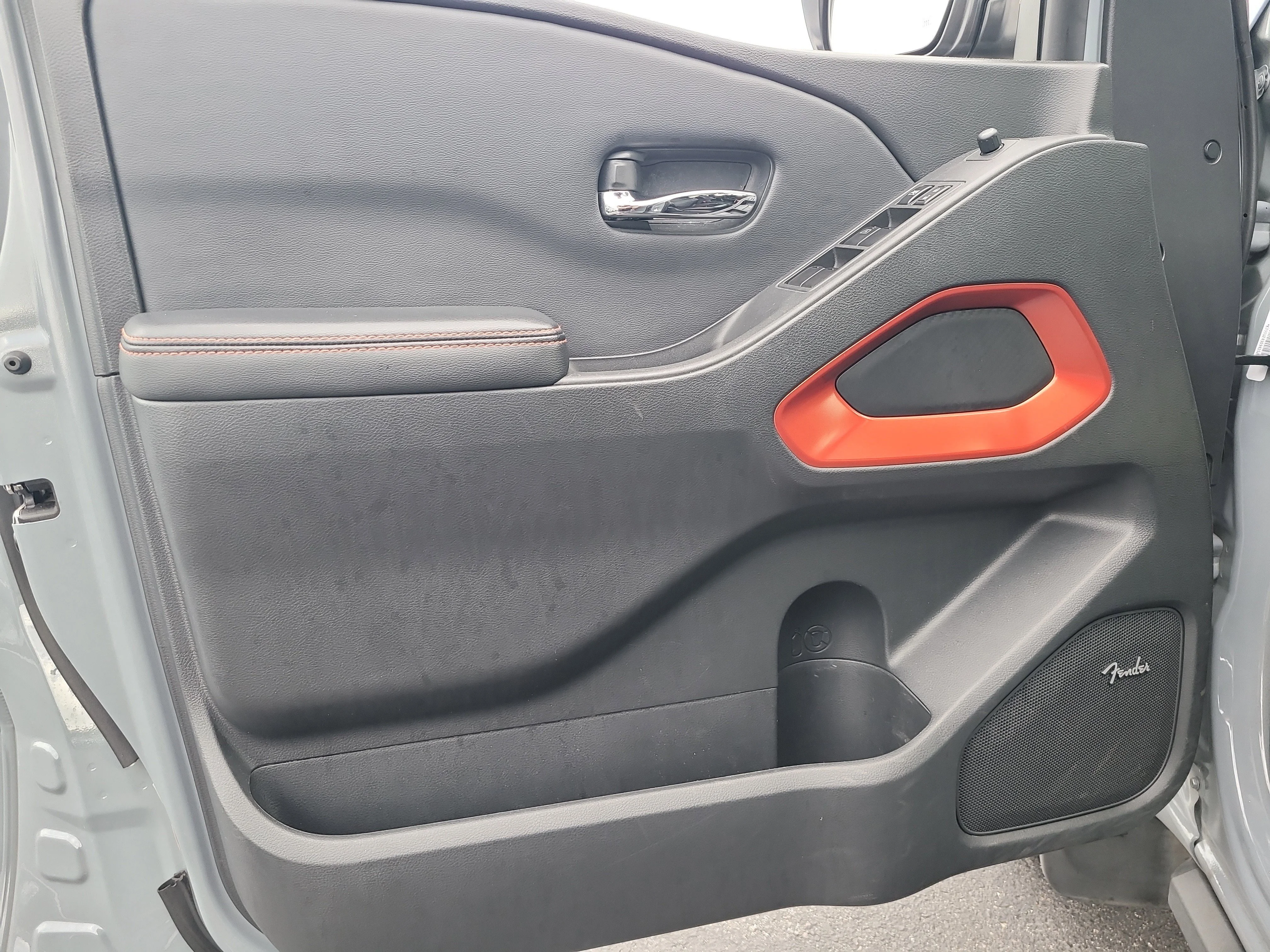 Used 2025 Boulder Gray Pearl Nissan PRO-X image 16