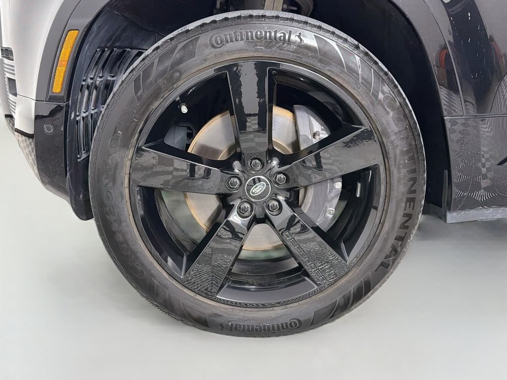 Certified Used 2023 Black Land Rover X-Dynamic SE image 34