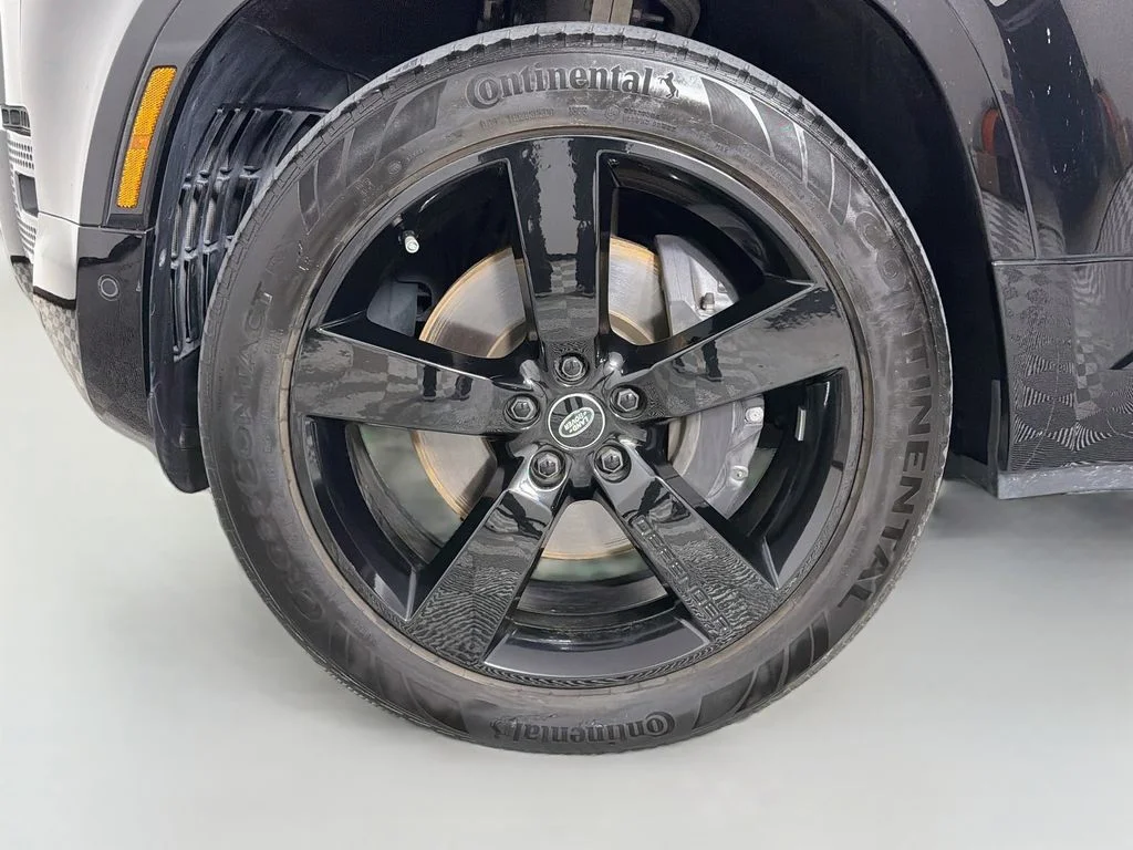 Certified Used 2023 Black Land Rover X-Dynamic SE image 34