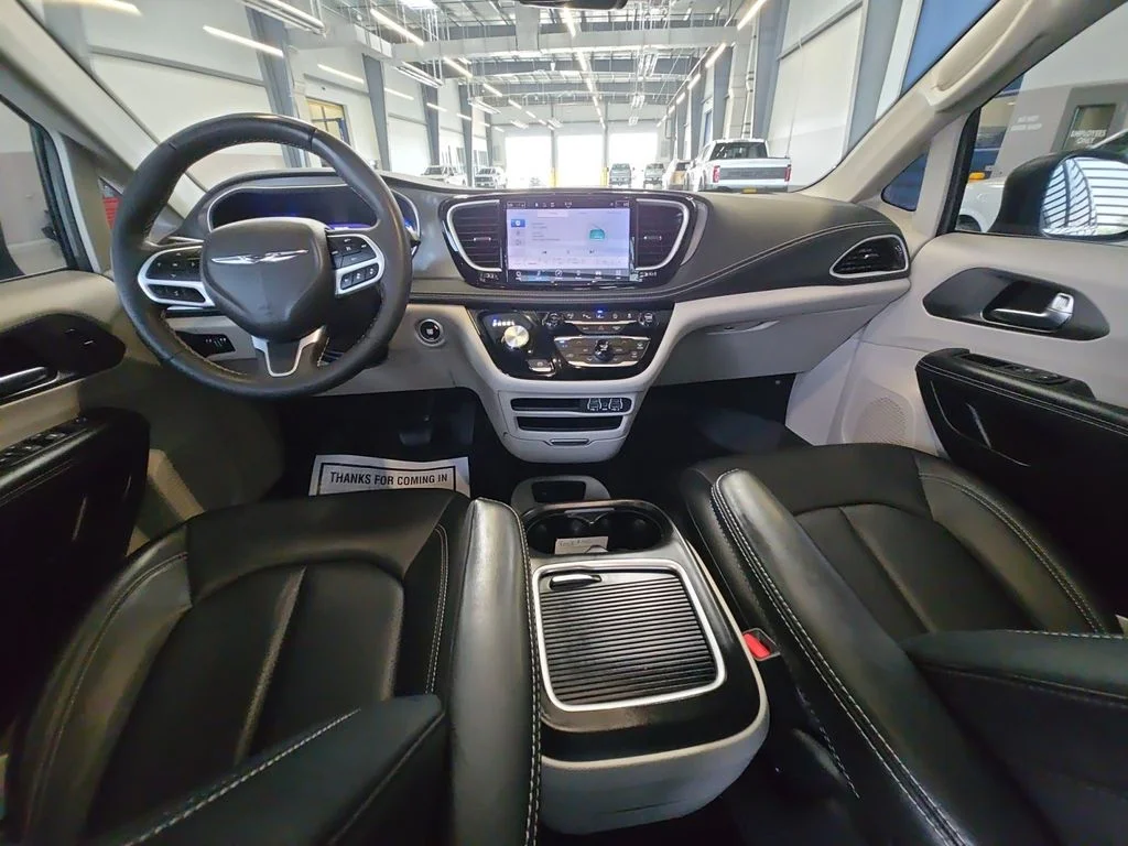 Used 2023 White Chrysler Touring L image 21