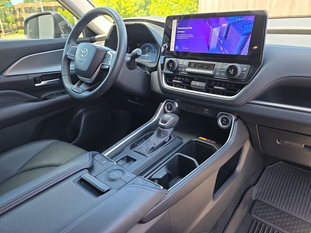 Used 2024 White Toyota XLE image 17