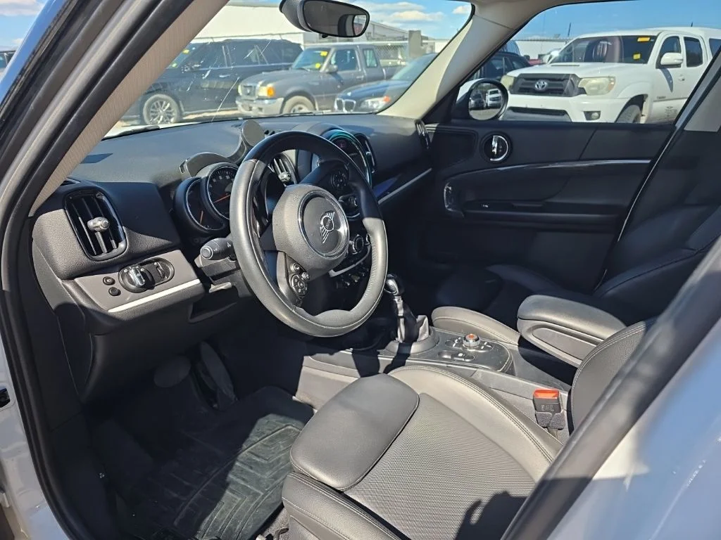 Used 2019 Light White MINI E Countryman image 10