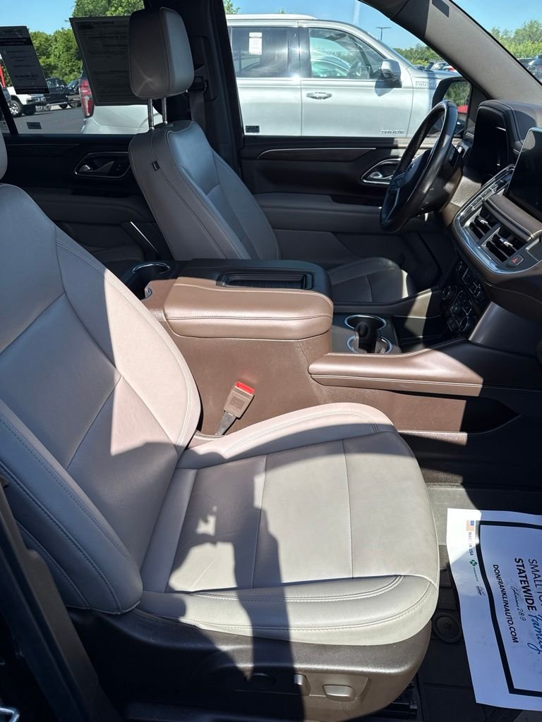 Used 2022 Black Chevrolet Z71 image 17