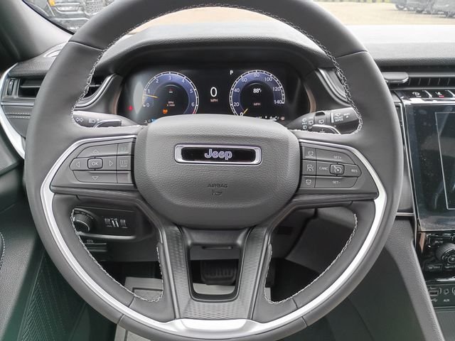 New 2026 Silver Zynith Exterior Paint Jeep Laredo X image 14