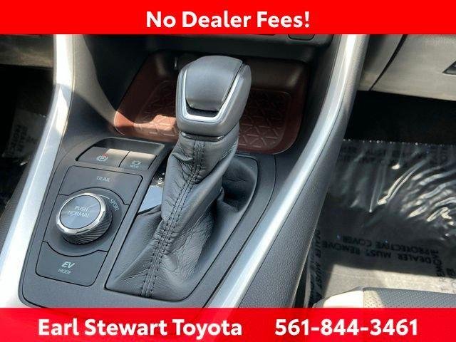 Certified Used 2024 WIND CHILL PEARL Toyota  image 46