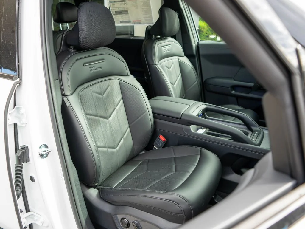 New 2027 Glacial White Pearl Kia X-LINE SX image 9