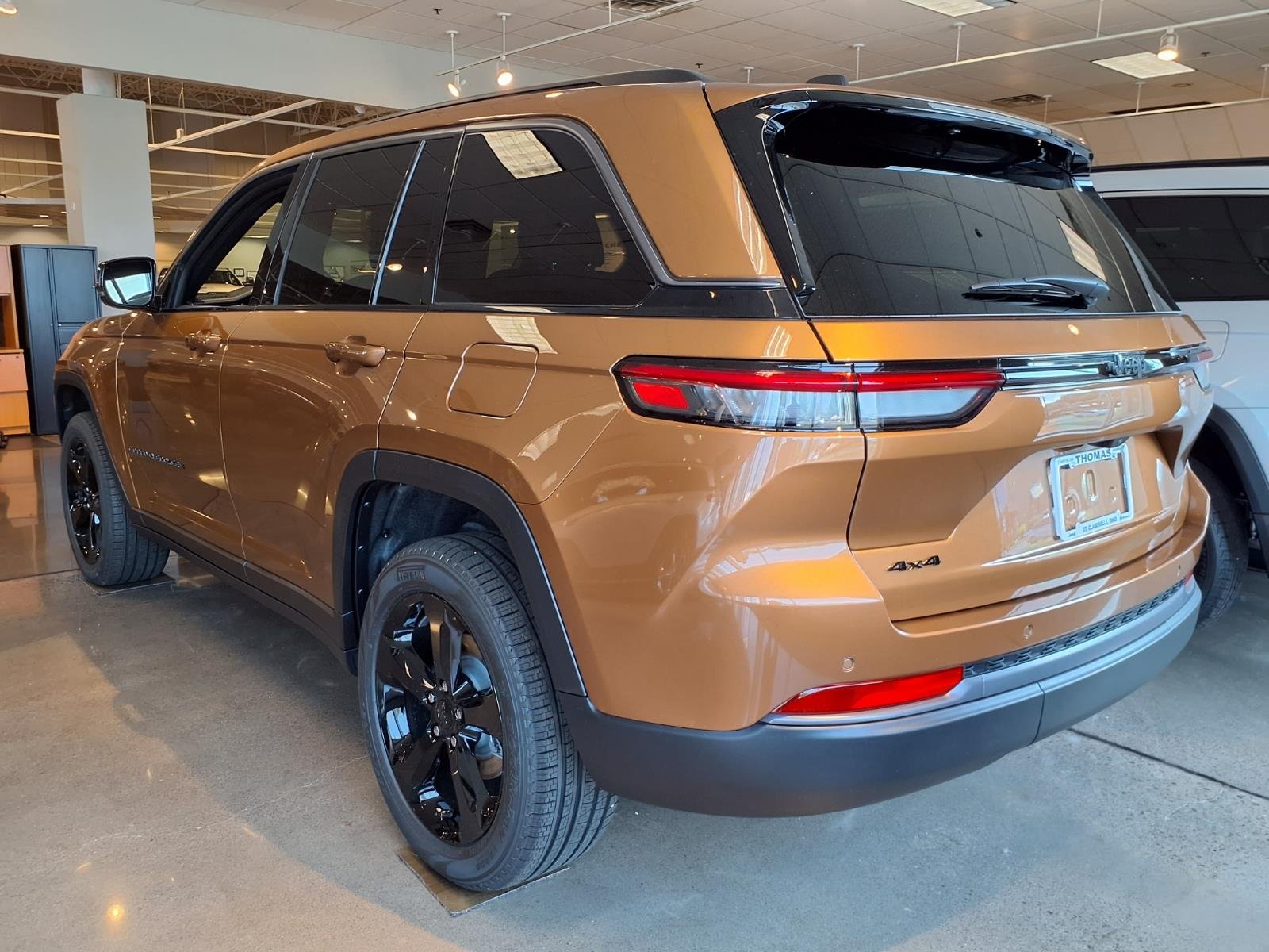 New 2026 Copper Shino Metallic Clear-Coat Exterior Paint Jeep Limited image 4