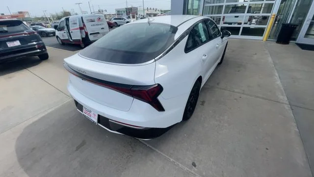 2025 Kia K5 LXS - Photo 9