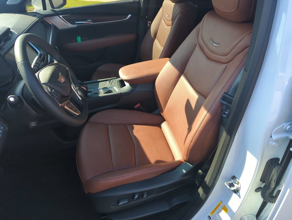 New 2026 Crystal White Tricoat Cadillac Premium Luxury image 12